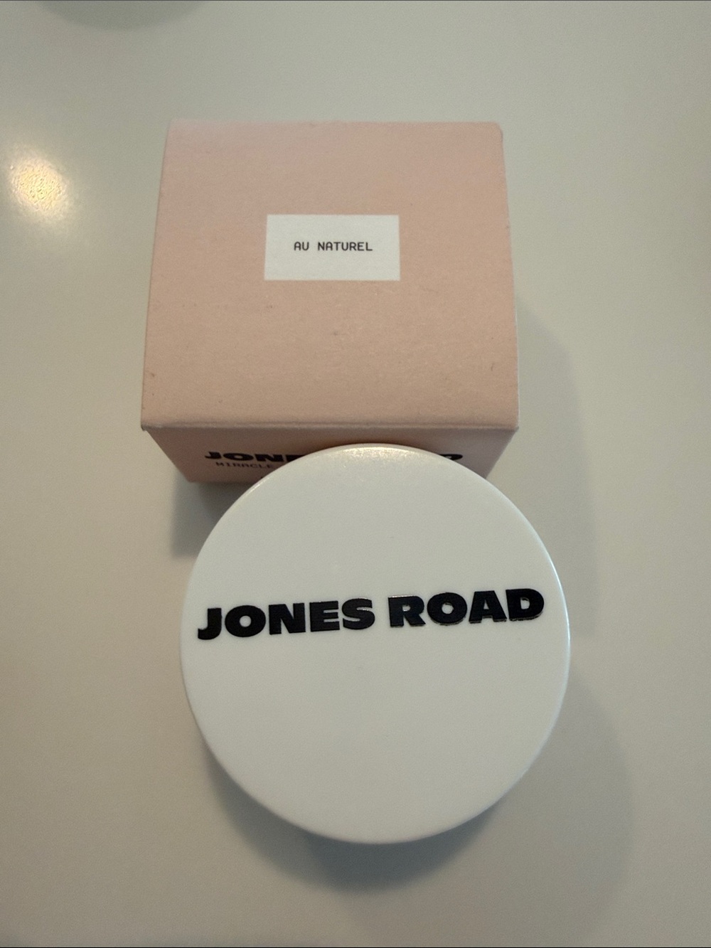 Jones Road miracle Baum au Naturel in Pale Pink and White